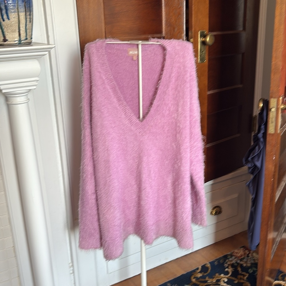 Show me your Mumu Cozy Forever Sweater. Worn a few times. Good shape‎ - Picture 4 of 7